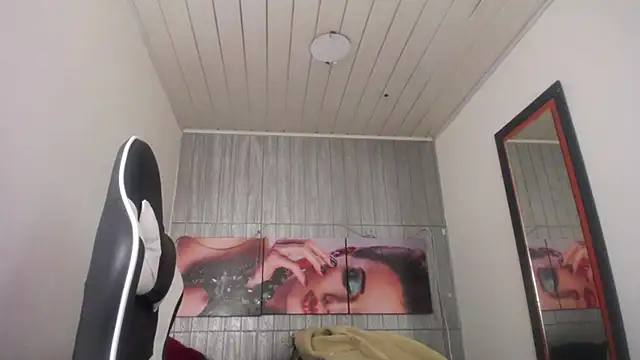 Snapshot of Miss_sparkle00 chatting on November 8, 4:12 am Miss sparkle00 online show from November 8, 4:12 am