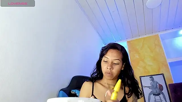 Snapshot of Miss_sparkle00 chatting on November 29, 5:10 am Miss sparkle00 online show from November 29, 5:10 am