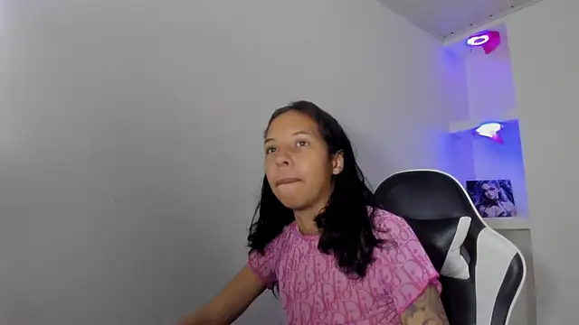 Snapshot of Miss_sparkle00 chatting on November 30, 4:49 am Miss sparkle00 online show from November 30, 4:49 am