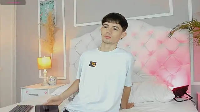 connor and angel online show from March 7, 1:07 pm