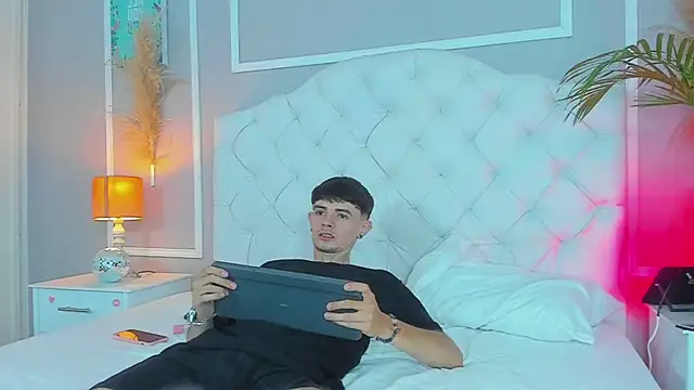 connor and angel online show from March 22, 5:09 pm