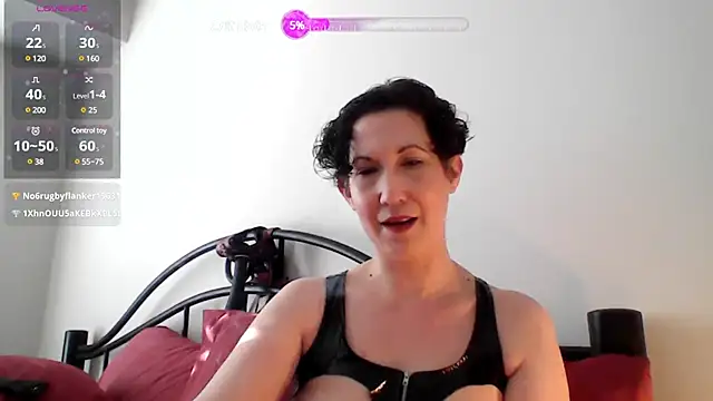 Snapshot of MistressVeritasX chatting on January 28, 4:41 pm MistressVeritasX online show from January 28, 4:41 pm