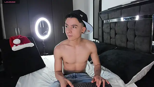 Snapshot of alanblack1 chatting on November 21, 10:08 pm alanblack1 online show from November 21, 10:08 pm