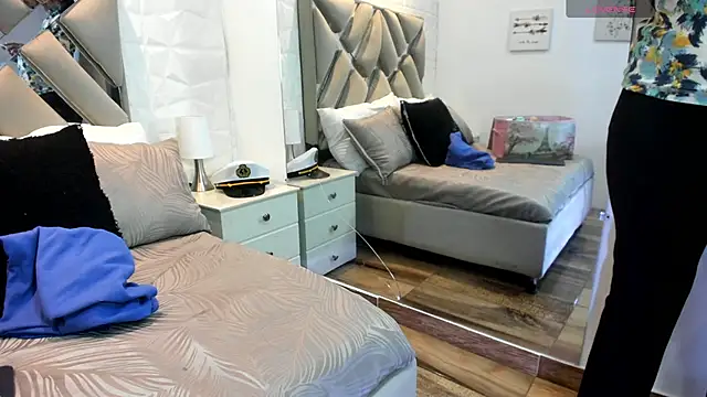 raquell moore online show from October 6, 11:40 am