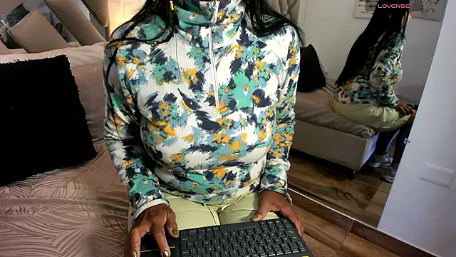 raquell moore online show from October 11, 11:09 am