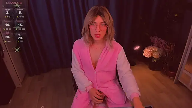 Snapshot of foxy_jpg chatting on October 14, 9:43 am foxy jpg online show from October 14, 9:43 am