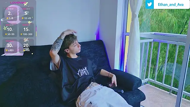 Snapshot of ethan_and_ava chatting on October 10, 12:37 pm ethan and ava online show from October 10, 12:37 pm