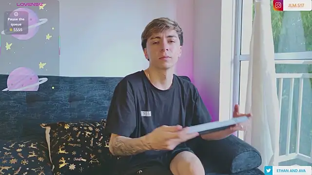 Snapshot of ethan_and_ava chatting on November 26, 1:34 pm ethan and ava online show from November 26, 1:34 pm