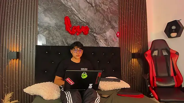 vanilla hot online show from February 21, 1:55 pm