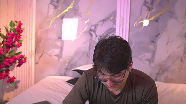 vanilla hot online show from November 28, 7:38 pm