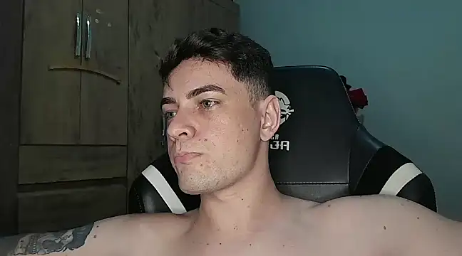 Snapshot of Dyllan__ chatting on January 23, 1:08 am Dyllan online show from January 23, 1:08 am