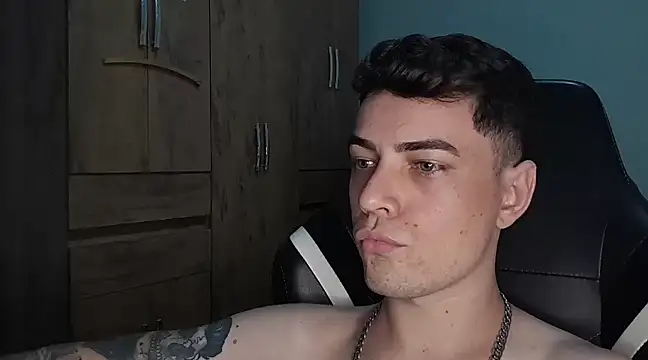 Snapshot of Dyllan__ chatting on January 23, 9:50 pm Dyllan online show from January 23, 9:50 pm