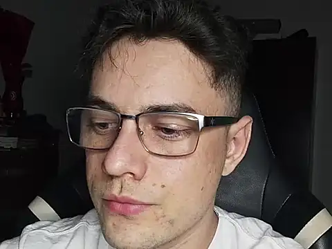 Snapshot of Dyllan__ chatting on October 21, 2:56 am Dyllan online show from October 21, 2:56 am