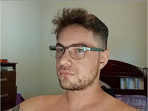 Snapshot of Dyllan__ chatting on April 14, 1:28 pm Dyllan online show from April 14, 1:28 pm