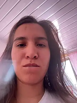 Bella still online show from April 25, 4:37 pm