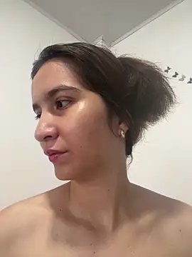 Snapshot of Bella_still chatting on May 28, 1:41 pm Bella still online show from May 28, 1:41 pm