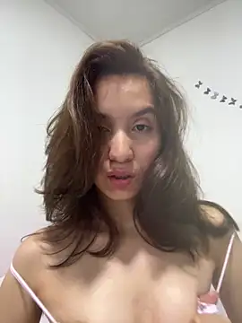 Snapshot of Bella_still chatting on June 4, 10:49 pm Bella still online show from June 4, 10:49 pm