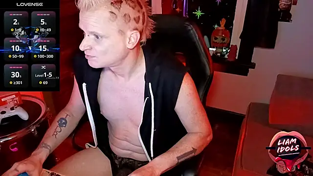 Snapshot of LiamIdols chatting on October 13, 9:15 pm LiamIdols online show from October 13, 9:15 pm