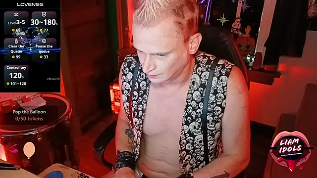 Snapshot of LiamIdols chatting on November 4, 8:08 pm LiamIdols online show from November 4, 8:08 pm