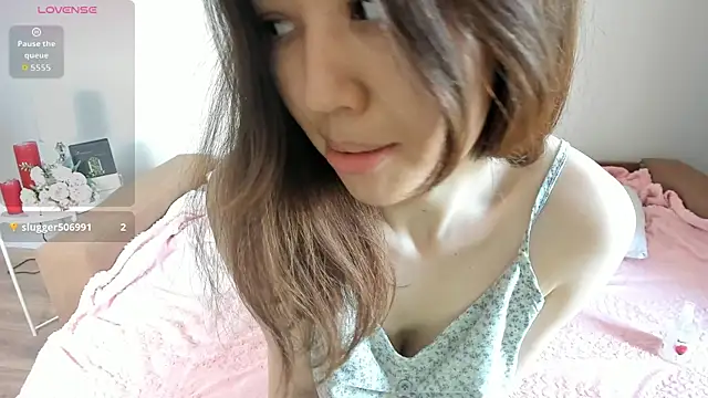 Snapshot of novaaskyy chatting on July 10, 5:45 am novaaskyy online show from July 10, 5:45 am