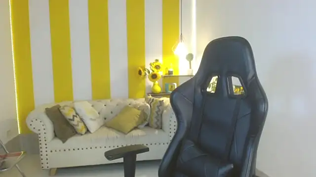 Snapshot of miss_honey01 chatting on February 7, 2:29 am miss honey01 online show from February 7, 2:29 am