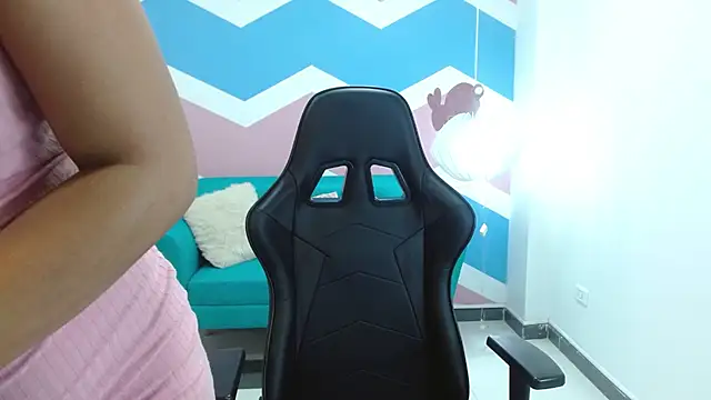 Snapshot of miss_honey01 chatting on February 22, 11:24 pm miss honey01 online show from February 22, 11:24 pm