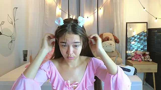 SERAFINA  online show from December 4, 11:30 am