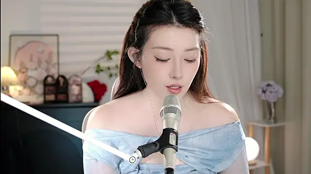 Snapshot of Dou-Dou-er chatting on October 18, 1:01 pm Dou-Dou-er online show from October 18, 1:01 pm