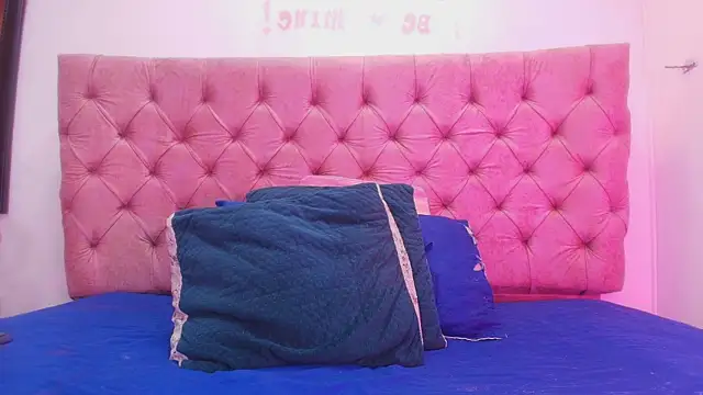 Auroraa miller online show from September 11, 11:54 am