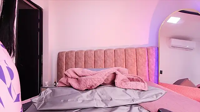 Auroraa miller online show from January 9, 11:57 am