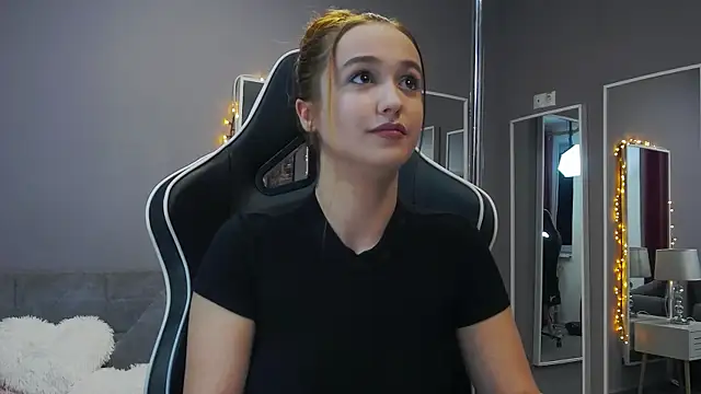 Snapshot of Eva_Lovvia_ chatting on January 22, 6:31 pm Eva Lovvia  online show from January 22, 6:31 pm