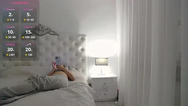 Snapshot of AlysiaBright chatting on February 26, 5:01 pm AlysiaBright online show from February 26, 5:01 pm