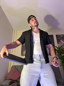 Snapshot of Salvatore_costa chatting on August 2, 4:00 am Salvatore costa online show from August 2, 4:00 am