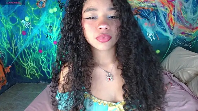 lucie petite online show from October 21, 11:05 pm