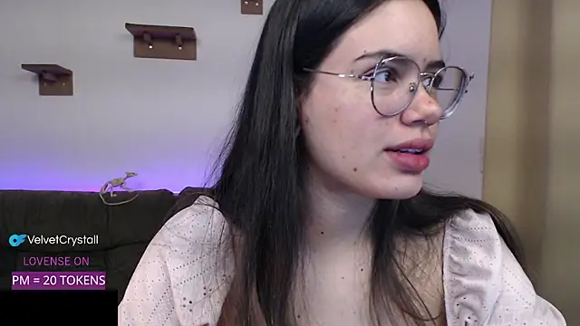 Snapshot of crystalll_room chatting on October 27, 5:55 am crystalll room online show from October 27, 5:55 am