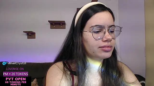 Snapshot of crystalll_room chatting on November 9, 6:23 am crystalll room online show from November 9, 6:23 am