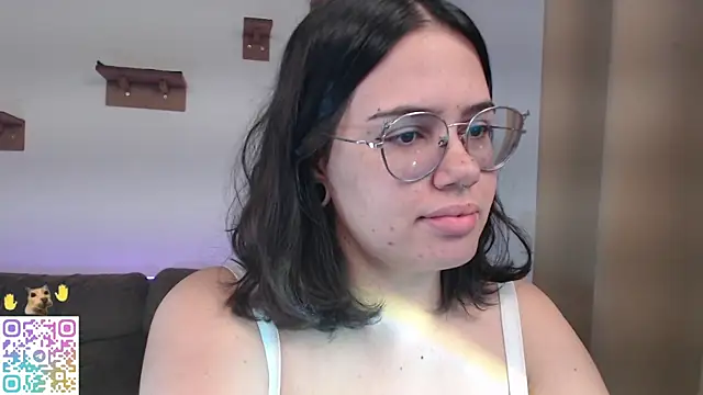 crystalll room online show from June 11, 1:05 am