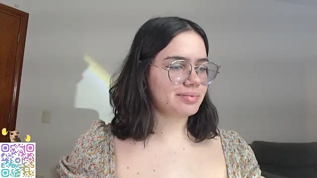 crystalll room online show from July 6, 1:57 am