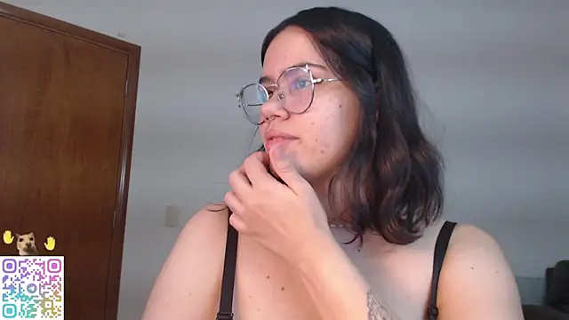 crystalll room online show from July 13, 3:31 am