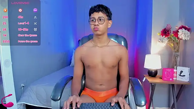 Snapshot of Dawn16_ chatting on November 6, 9:05 pm Dawn16 online show from November 6, 9:05 pm