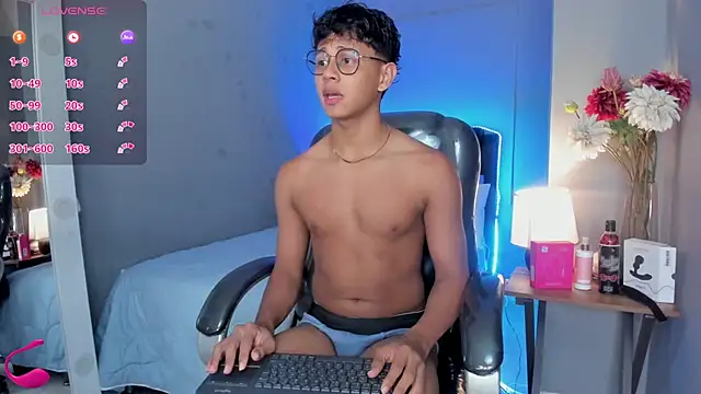 Snapshot of Dawn16_ chatting on November 12, 8:52 pm Dawn16 online show from November 12, 8:52 pm