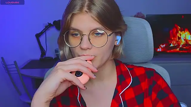  JessieVibes online show from February 16, 4:42 pm