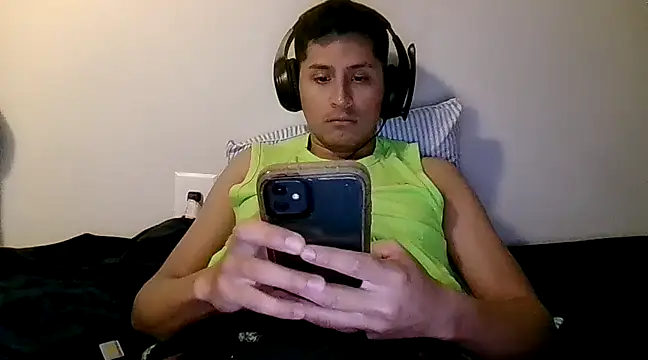 Snapshot of PerroDemonioHot chatting on February 5, 5:09 am PerroDemonioHot online show from February 5, 5:09 am