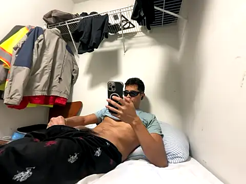 Snapshot of PerroDemonioHot chatting on October 12, 2:43 am PerroDemonioHot online show from October 12, 2:43 am