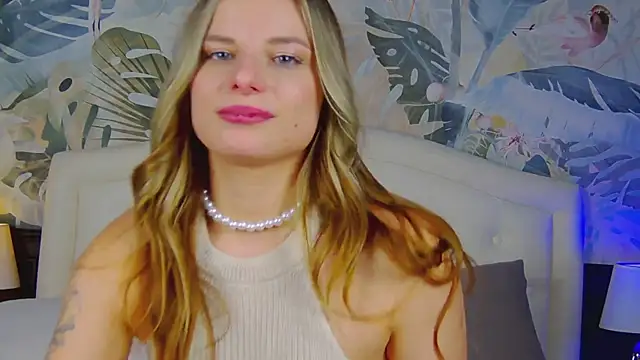 Snapshot of LanaSparks chatting on February 19, 10:34 am LanaSparks online show from February 19, 10:34 am