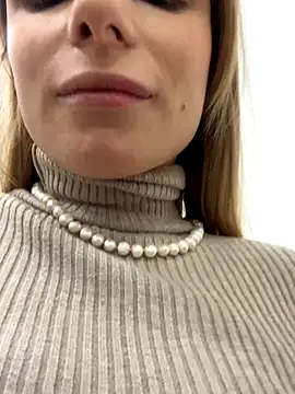 Snapshot of LanaSparks chatting on September 18, 4:25 am LanaSparks online show from September 18, 4:25 am