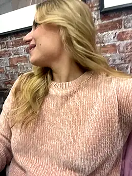 Snapshot of LanaSparks chatting on October 2, 5:25 am LanaSparks online show from October 2, 5:25 am