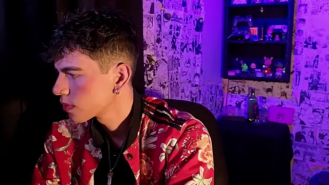 Snapshot of Mickey_Magic chatting on January 15, 4:50 am Mickey Magic online show from January 15, 4:50 am