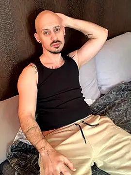 AssHunter4k online show from November 16, 8:20 am