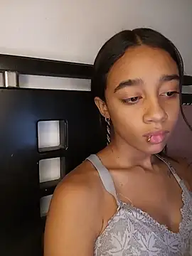 Snapshot of Zoe_Sweett18 chatting on June 5, 6:46 pm Zoe Sweett18 online show from June 5, 6:46 pm